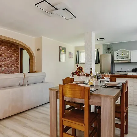 Entire In With Parking Apartment Frascati
