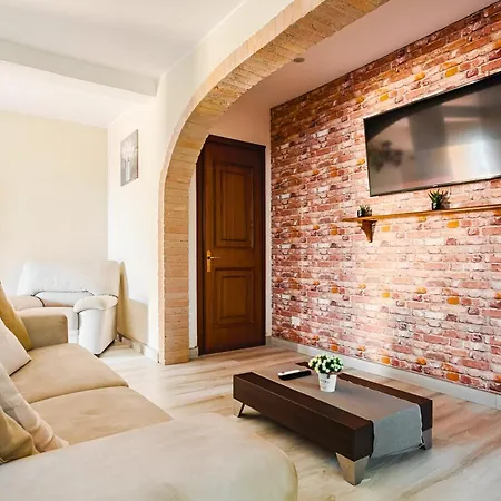 Entire In With Parking Apartment *