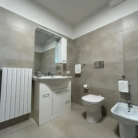 Entire In With Parking Apartment